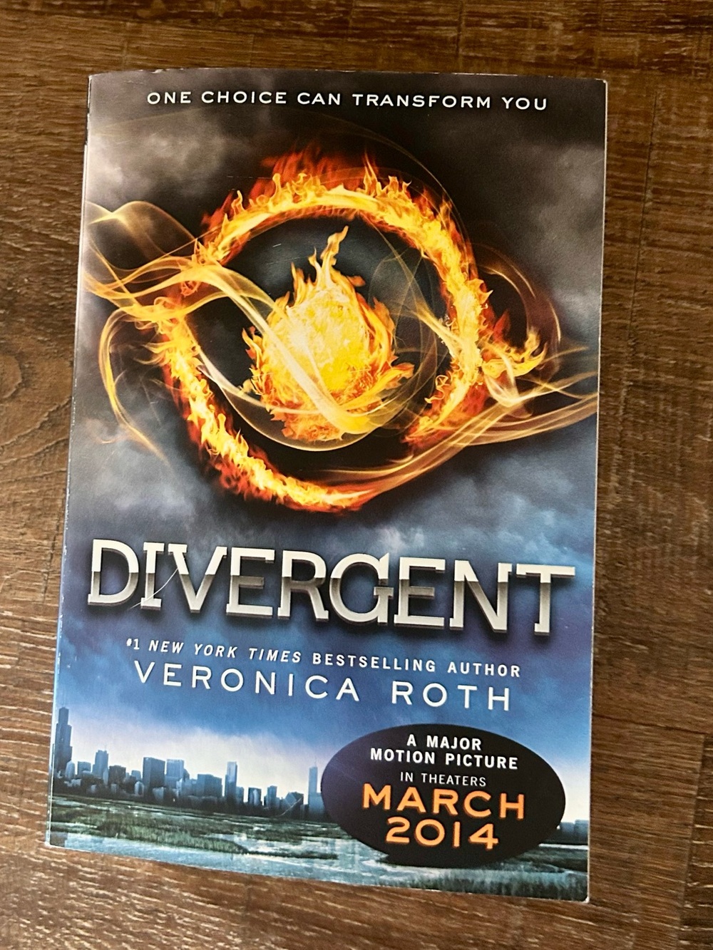 Divergent by Veronica Roth -  Paperback Book